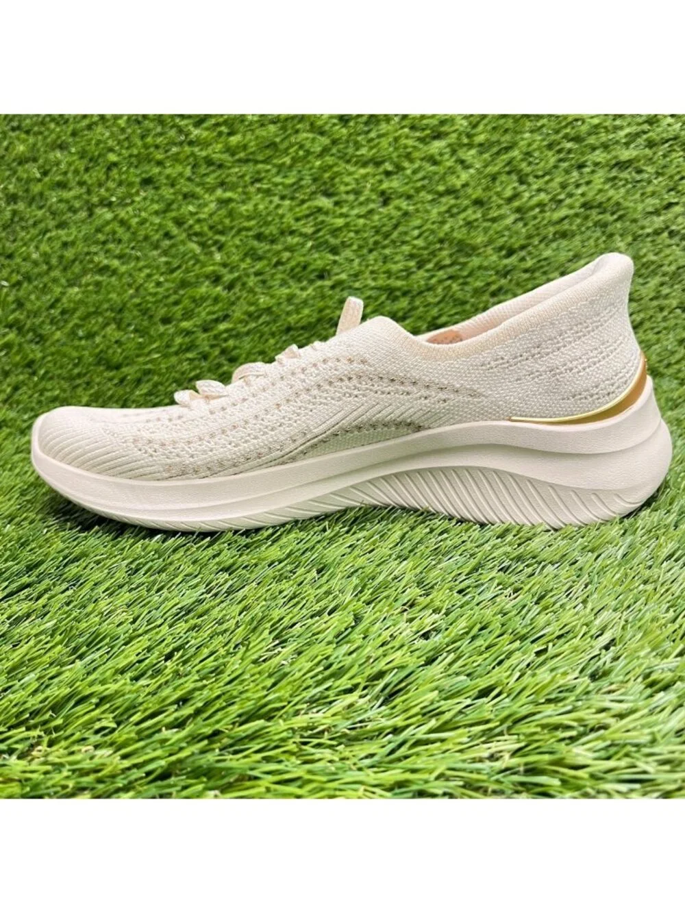 Skechers Arch Fit Ultra Flex 3.0 Womens Size 7.5 Beige Running Shoes Sneakers